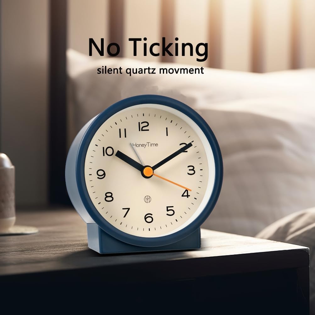 PAWPAWLIU Reloj despertador analógico, silencioso sin tictac, diseño simple, funciona con pilas con función de luz nocturna, para dormitorio, mesita
