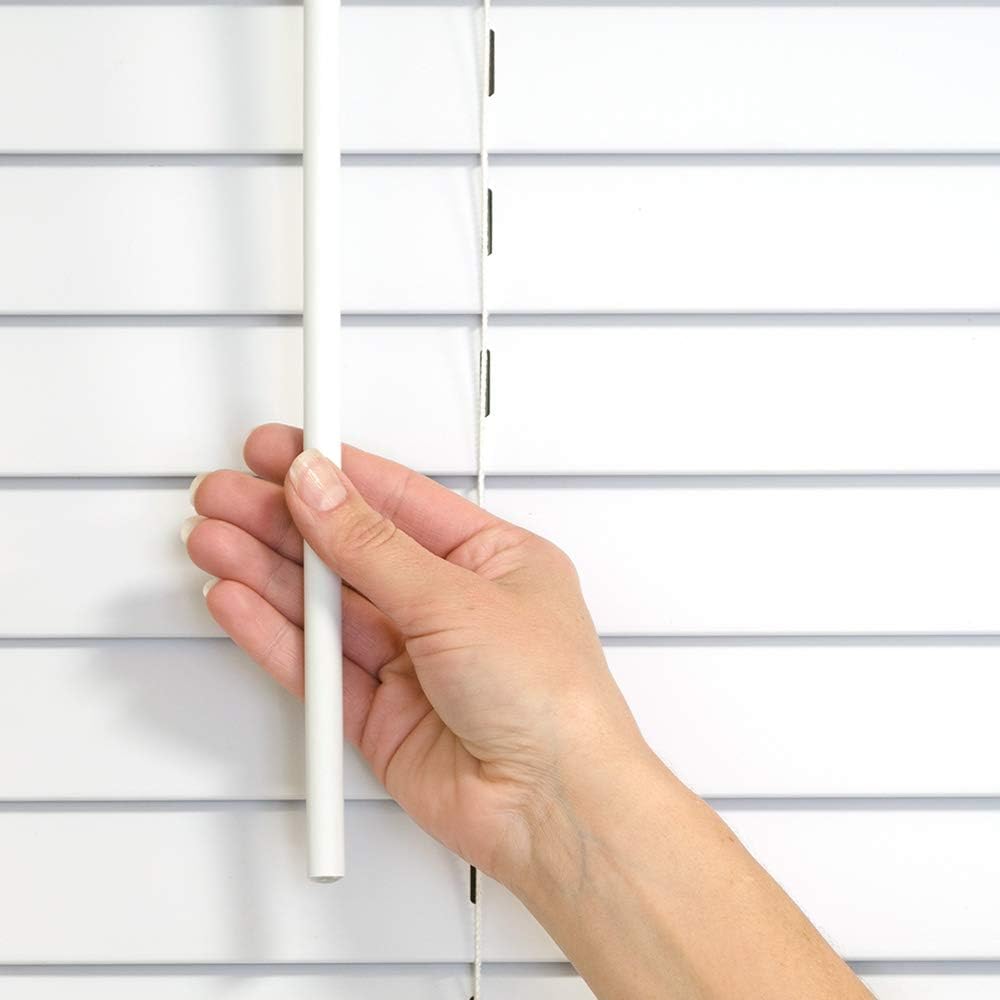 Persianas de madera sintética plana de 2 pulgadas, sin cordones, para oscurecer la habitación, en color blanco (más de 500 tamaños de corte