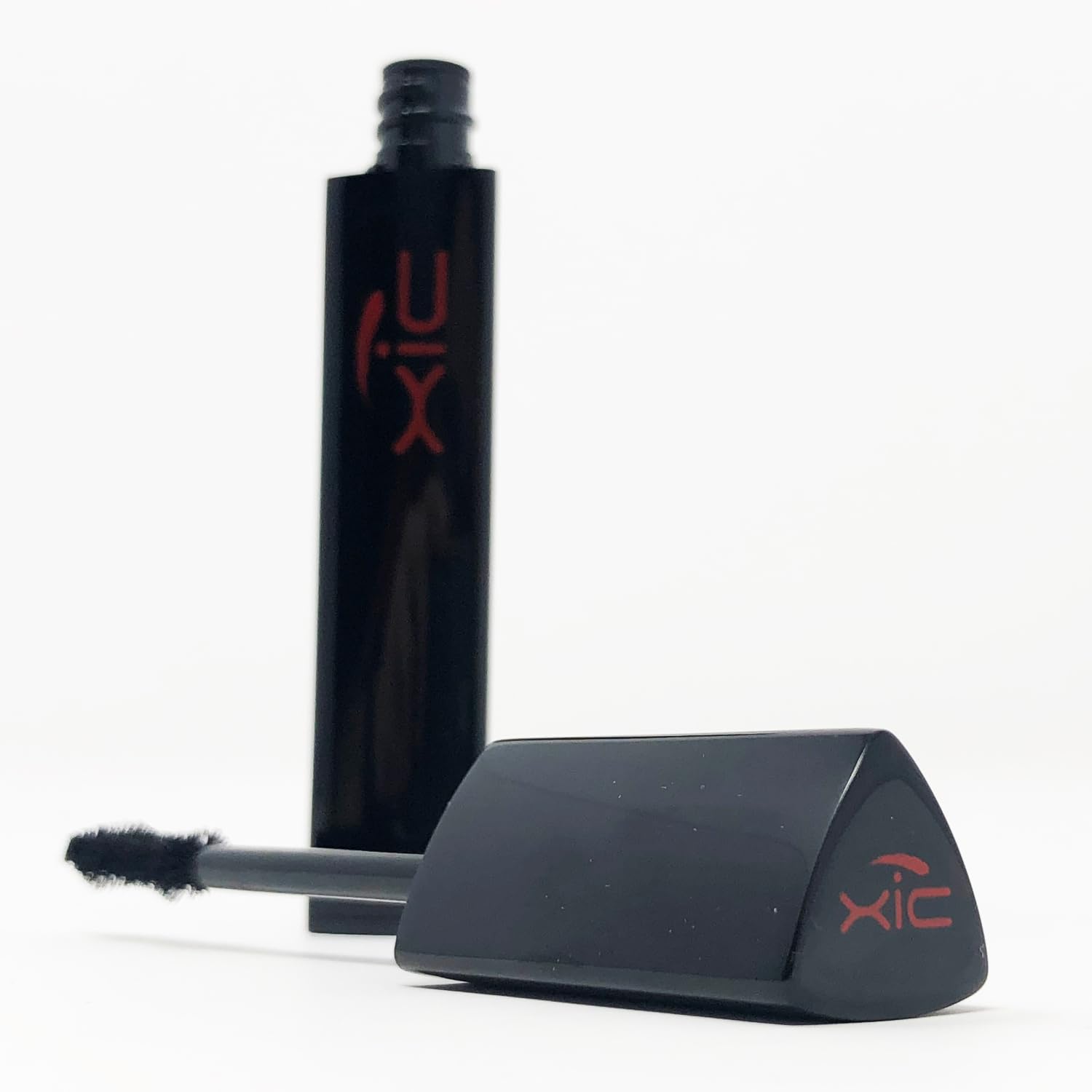 XiC Glam. Máscara negra intensa, no baja las pestañas, resistente al sudor, máscara impermeable especial para ejercicios y extracciones. Sin grumos.