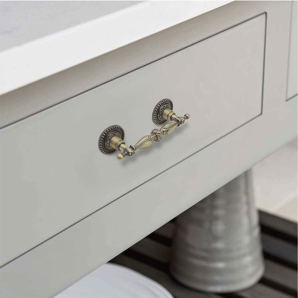 GOLDENTIMEHARDWARE Paquete de 6 tiradores de gabinete de 2.5 pulgadas, tiradores de cajón de bronce antiguo, estilo europeo vintage, manija de
