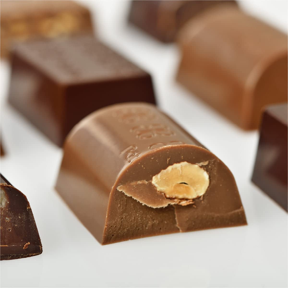 Patchi Ballotin Caja de regalo de chocolate con leche (1 libra), paquete de 1, ideal para regalos navideños, trufas exclusivas, caja de chocolates