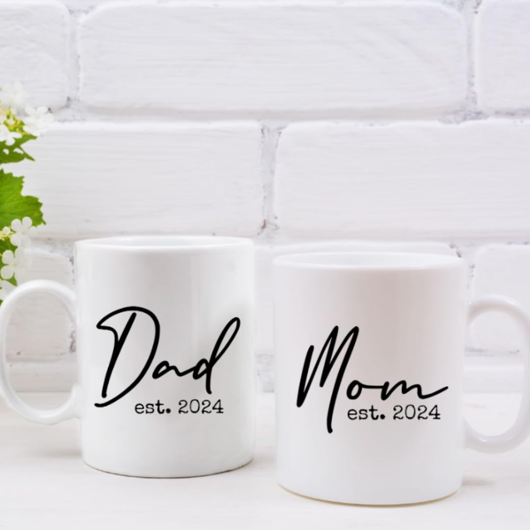 Regalo de embarazo Est 2024  Regalos para nuevos padres  Juego de tazas de 11 onzas  Mameluco (0-3M)  Set de regalo para mamá y papá para padres