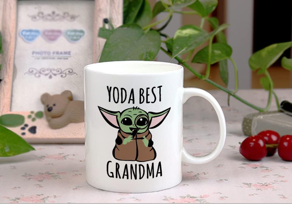 Baby Yoda Regalos para abuela, taza de café de 11 onzas para mujeres, Día de la Madre, cumpleaños, primera vez, regalo de Navidad, idea de regalo de