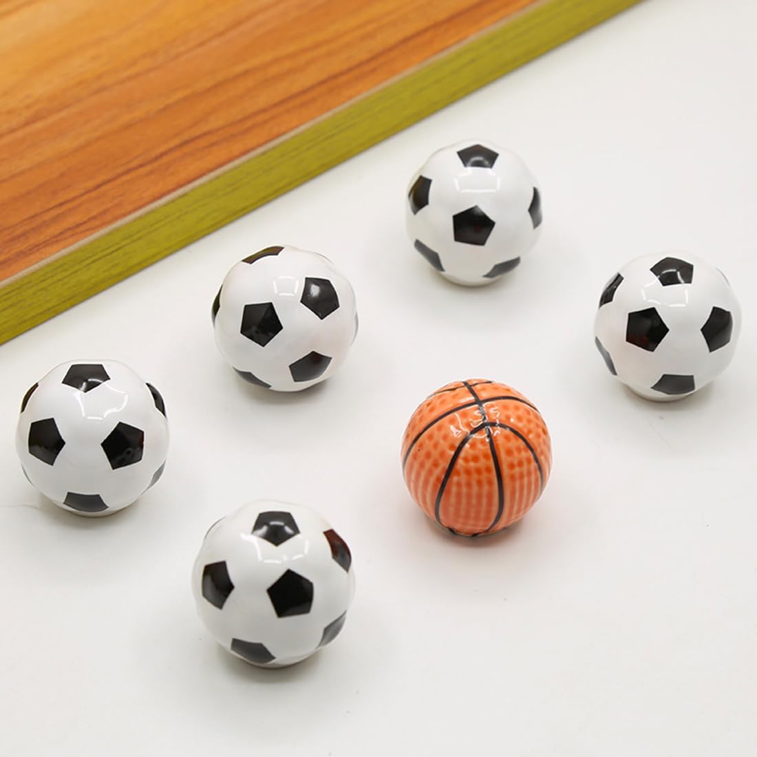 Tverghvad Pomos de cerámica para tocadores de pelota de fútbol, paquete de 8 manijas para muebles de cocina, pomos para muebles de cocina para niños