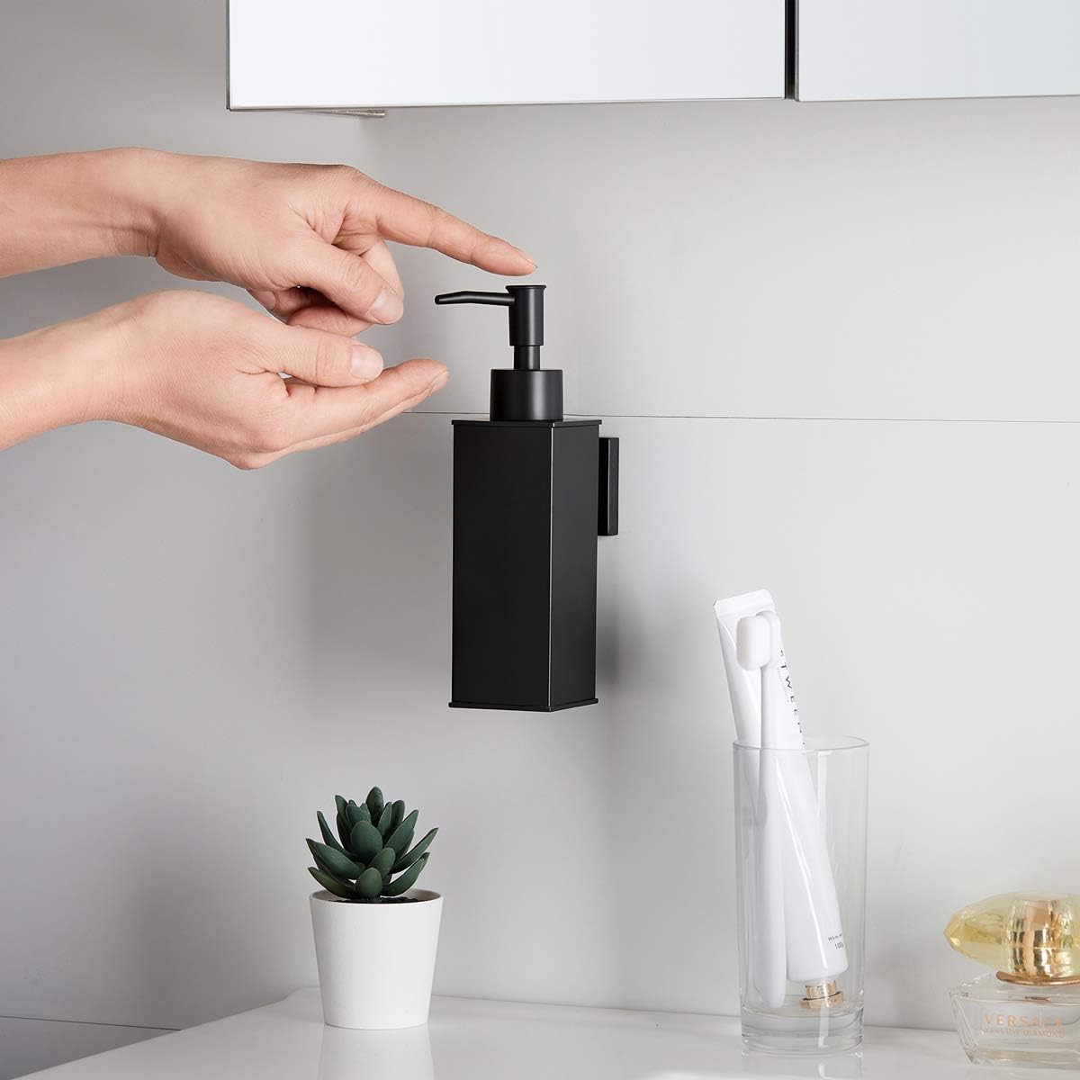 BGL Dispensador de jabón de acero inoxidable 304 para montaje en pared, dispensador de líquido y jabón para cocina y baño (negro, cuadrado)
