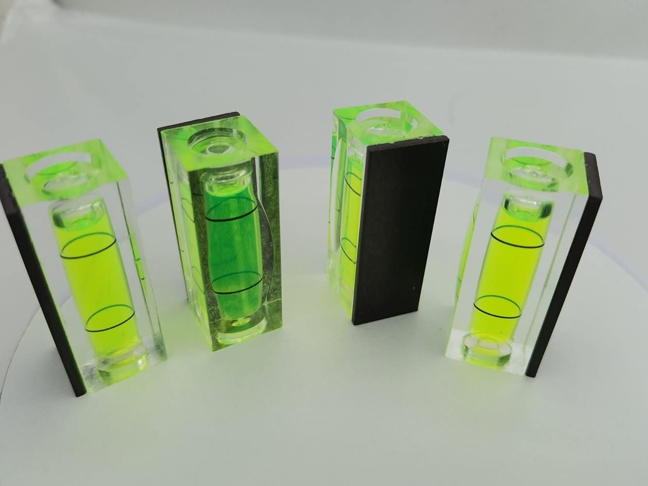 4 piezas de mini niveles cuadrados pequeños de nivel de burbuja, nivelador de RV, herramienta estándar de nivel de diana para marcos de fotos,