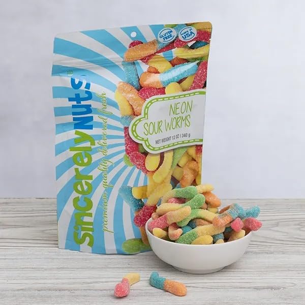 Paquete de cuidado de feliz cumpleaños de lujo, caja de regalo de comida de cumpleaños dulce y salada por GourmetGiftBaskets.com