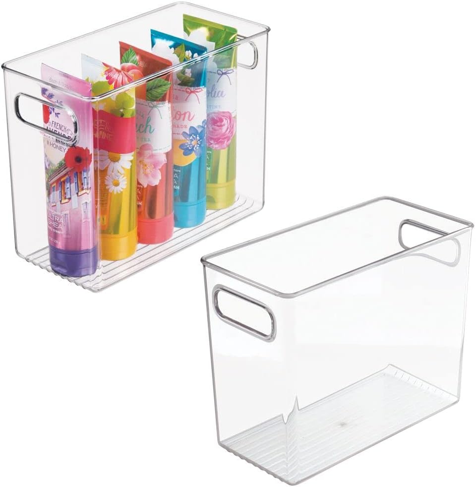 mDesign Contenedor de plástico delgado con asas, organizador de gabinete de baño para artículos de tocador, maquillaje, champú, acondicionador,