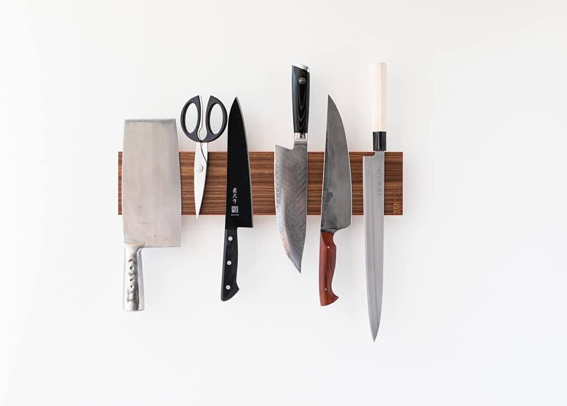 360KnifeBlock BAR – (nogal y blanco) Barra de cuchillo de montaje en pared de 4 x 16 pulgadas, nivel integrado, clips de acero, tornillos de 2