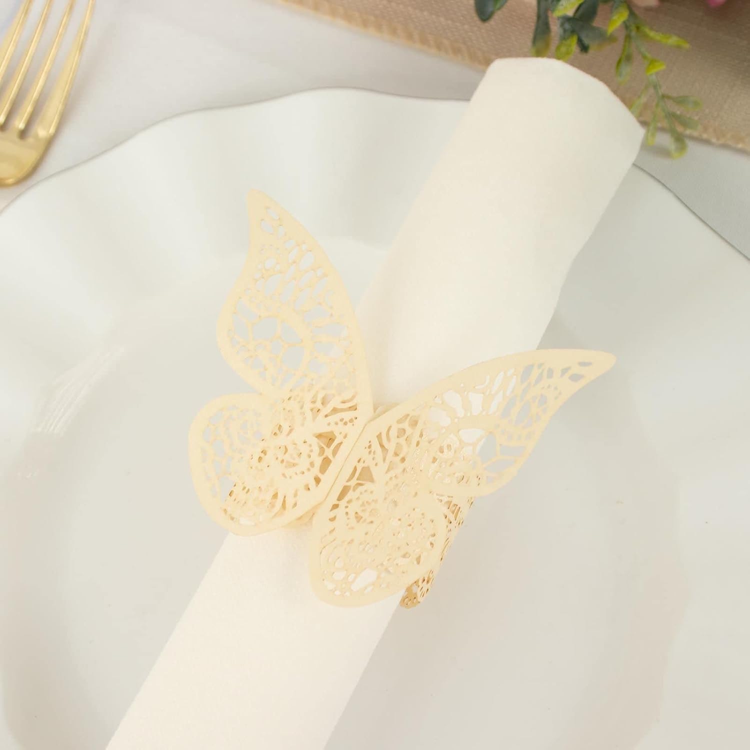 Efavormart – Paquete de 12 servilleteros de papel de mariposa de corte láser de marfil, lazos para silla, soportes para servilletas