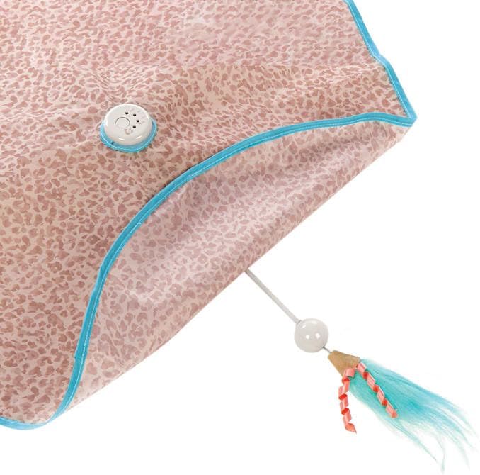 Instincts by SmartyKat Hidden Hijinks Hidden Motion Teaser Wand – Juguete automático interactivo para gatos, funciona con pilas, estampado de