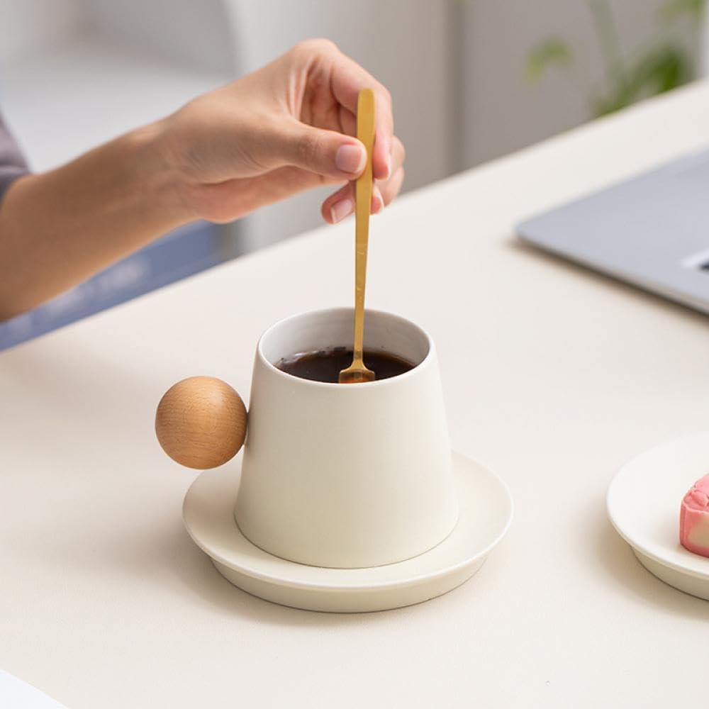 Sizikato Juego de taza y platillo de porcelana con mango de bola de madera, taza de café de 7 onzas