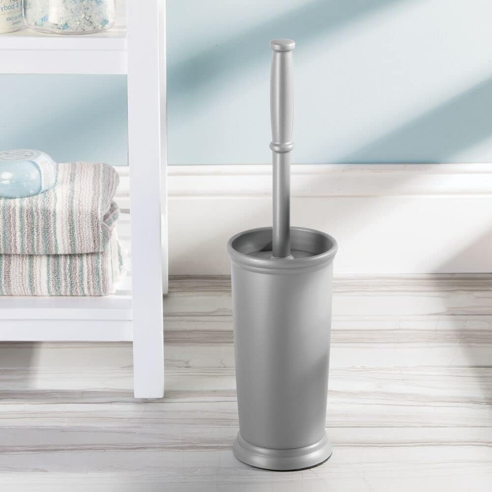 mDesign – Escobilla de inodoro y soporte de plástico para almacenamiento de baño y organización, ahorro de espacio, resistente, limpieza profunda,