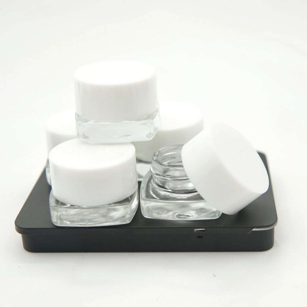 Recipientes de vidrio a prueba de niños de 0.2 fl oz (paquete de 50) con base de almohada, tarro de tapa redonda (tapa blanca)