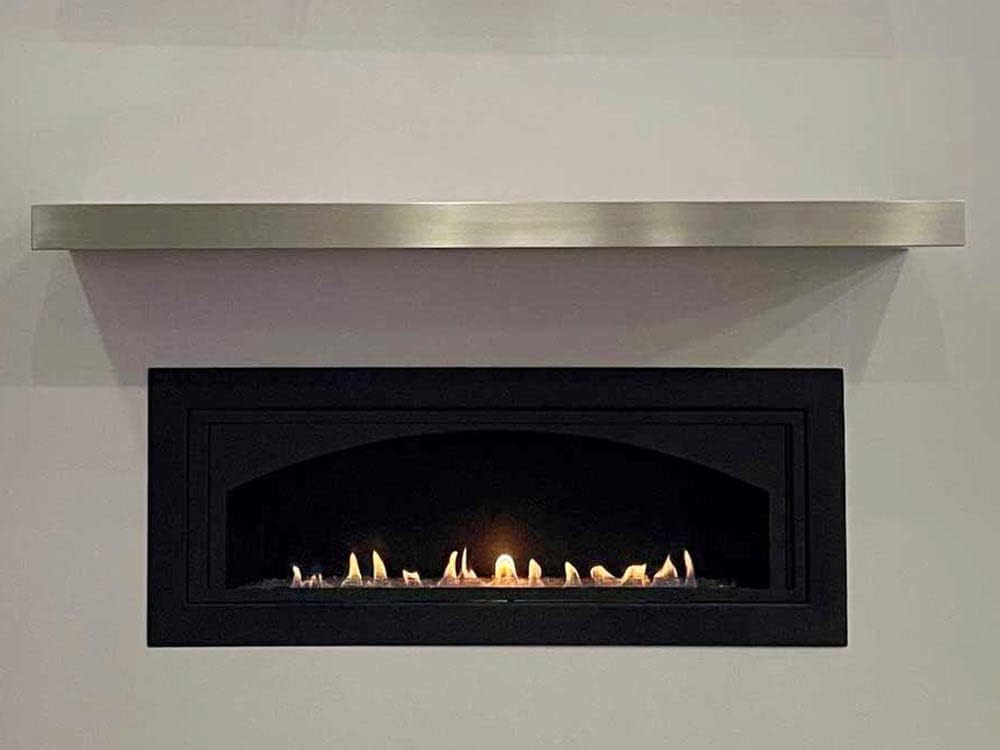 MANTELSDIRECT Titus – Estante de metal de acero inoxidable para repisa, acabado cepillado de 68 pulgadas, hermoso estante moderno, perfecto para