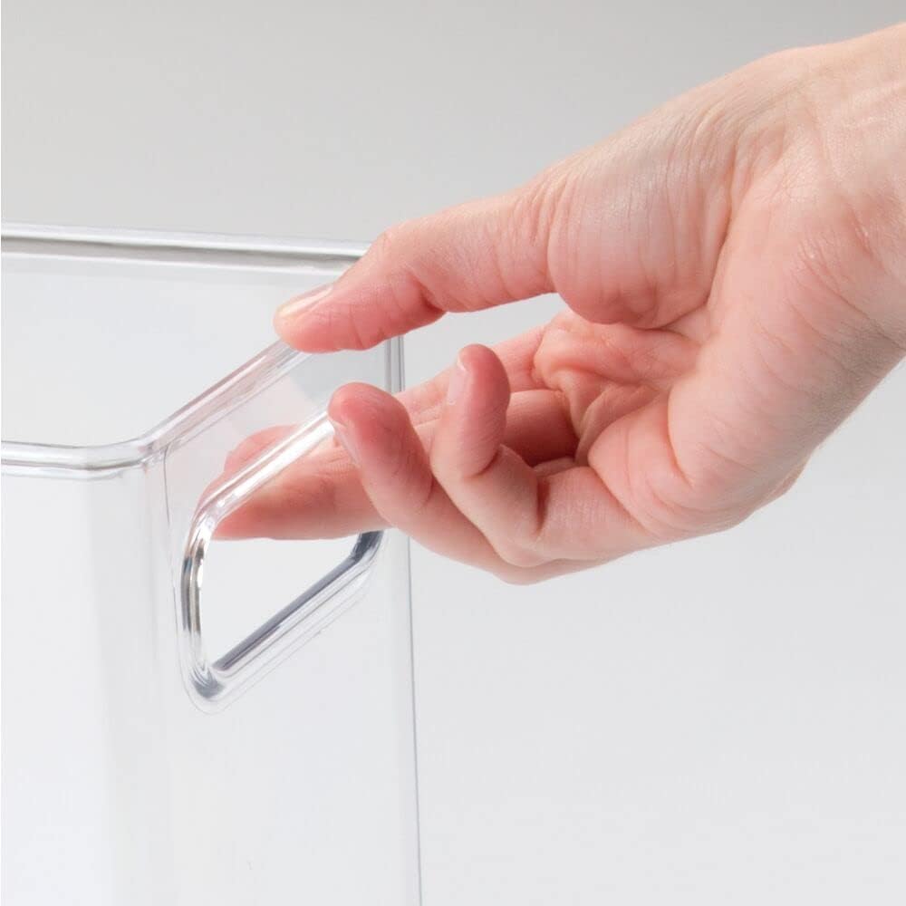 mDesign Contenedor de plástico delgado con asas, organizador de gabinete de baño para artículos de tocador, maquillaje, champú, acondicionador,