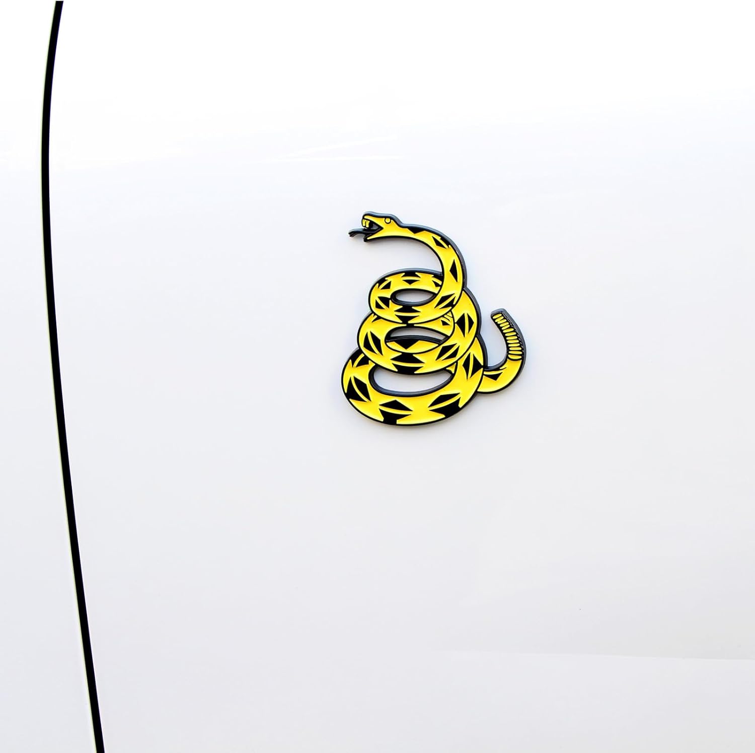 Dsycar Emblema de metal 3D Don’t Tread on Me para automóvil, bandera de Gadsden, emblema de serpiente, emblema de automóvil, camión, parachoques y