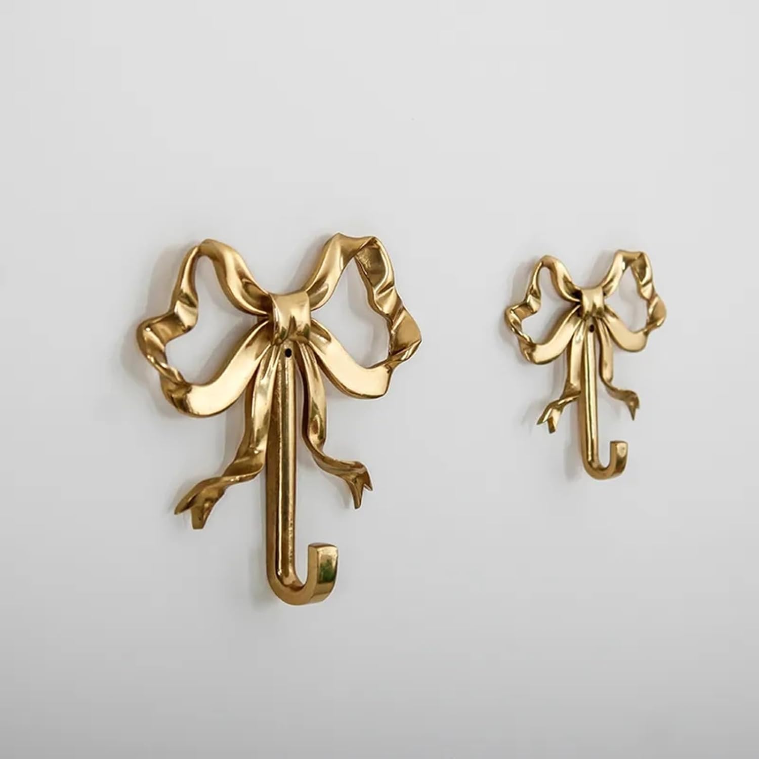 Gancho de ropa nórdico retro dorado para dormitorio, porche, baño, decoración de lujo, latón macizo, gancho de pared con forma de lazo (más grande)