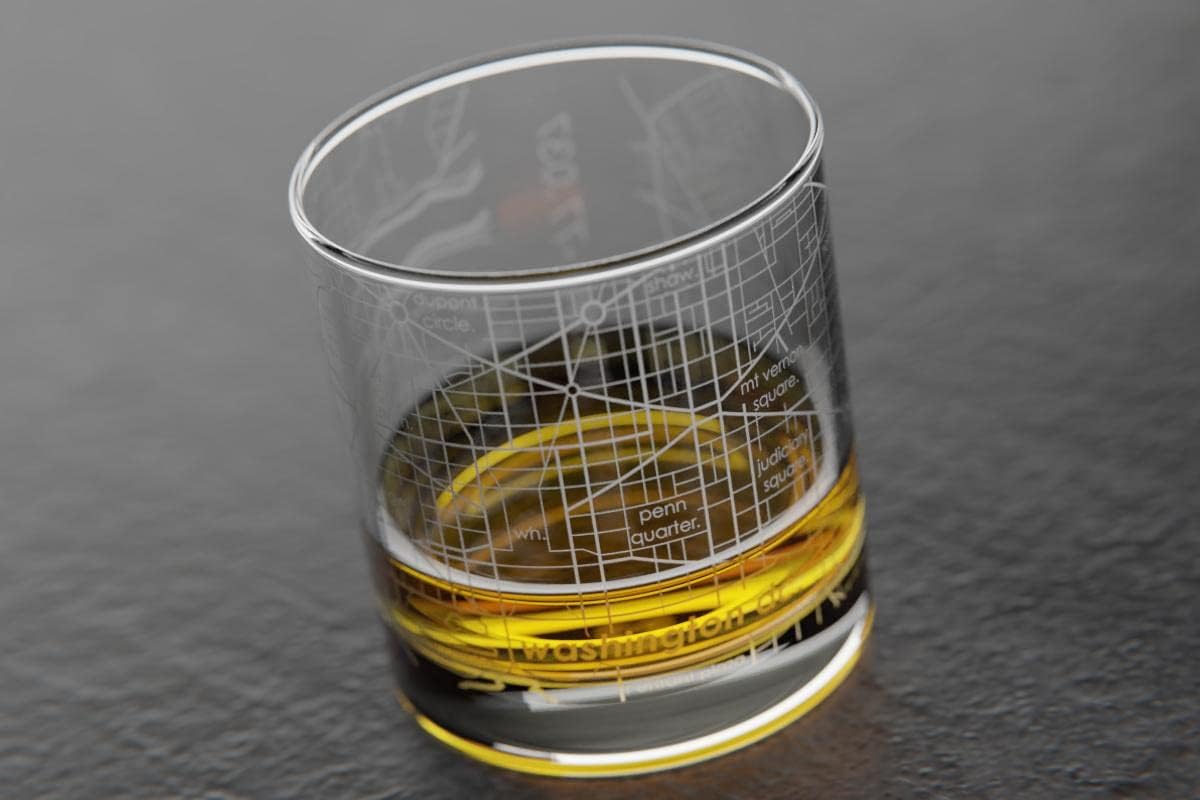 Well Told Vaso grabado de Washington DC Map Rocks, vidrio de whisky antiguo (11 onzas, transparente), regalo para los amantes del whisky