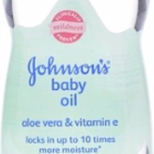JOHNSON’S Aceite para bebé, aloe vera y vitamina E, 14 onzas (paquete de 12) JOHNSON’S Aceite para bebé, aloe vera y vitamina E, 14 onzas (paquete de 12)