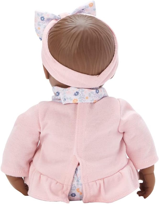 Madame Alexander Muñeca de abrazos y risas de 13″, tono de piel oscuro