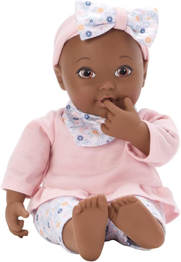 Madame Alexander Muñeca de abrazos y risas de 13″, tono de piel oscuro
