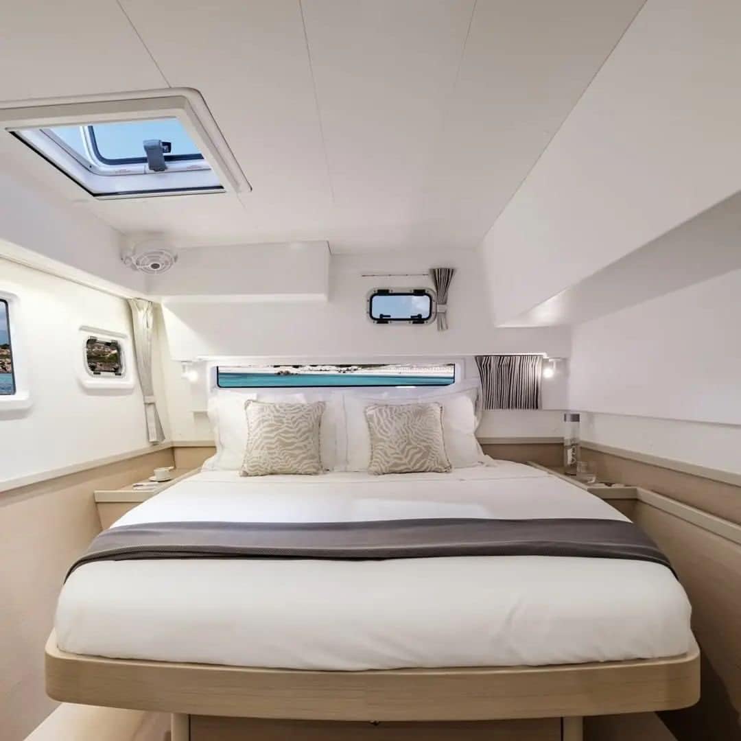 Ventilador Bora de Caframo, diseño compacto con potente flujo de aire, bajo consumo de potencia, 5000 horas de vida del motor, fabricado en Canadá,