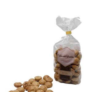 Galletas holandesas de chocolate crujientes-capuchino de chocolate blanco también llamado pepernoten, kruidnoten, peppernuts, chocolate kruidnoten Galletas holandesas de chocolate crujientes-capuchino de chocolate blanco también llamado pepernoten, kruidnoten, peppernuts, chocolate kruidnoten