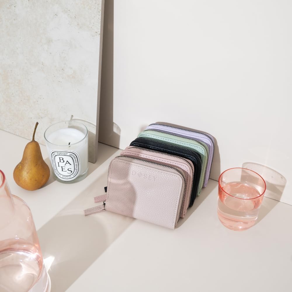Dosey Wellness Wallet – Organizador de pastillas de viaje y bolsas de píldoras fáciles de deslizar, estuche de píldoras de cuero vegano con 7