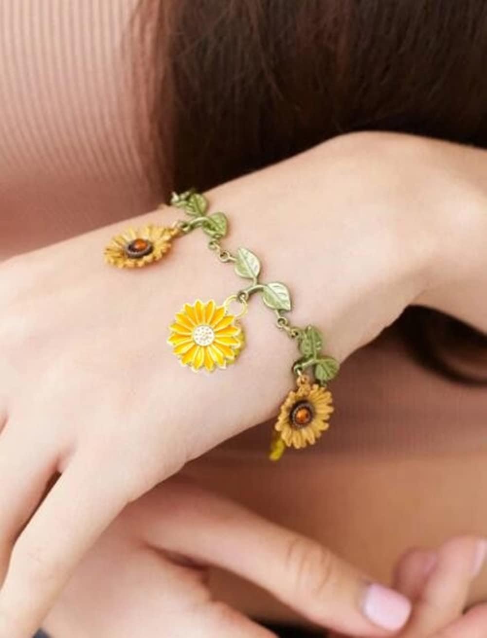 Paquete de 50 dijes esmaltados de girasol en tono dorado, cuentas para hacer joyas, aretes, collares, pulseras, accesorios, dijes de vino (amarillo)