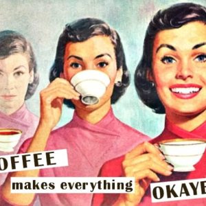 Coffee Makes Everything OKAYER – Refrigerador magnético para nevera de 2 x 3 pulgadas, regalo de arte vintage, retro divertido Coffee Makes Everything OKAYER – Refrigerador magnético para nevera de 2 x 3 pulgadas, regalo de arte vintage, retro divertido