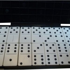 Dominó de doble seis plástico (con puntos elevados) Dominó de doble seis plástico (con puntos elevados)