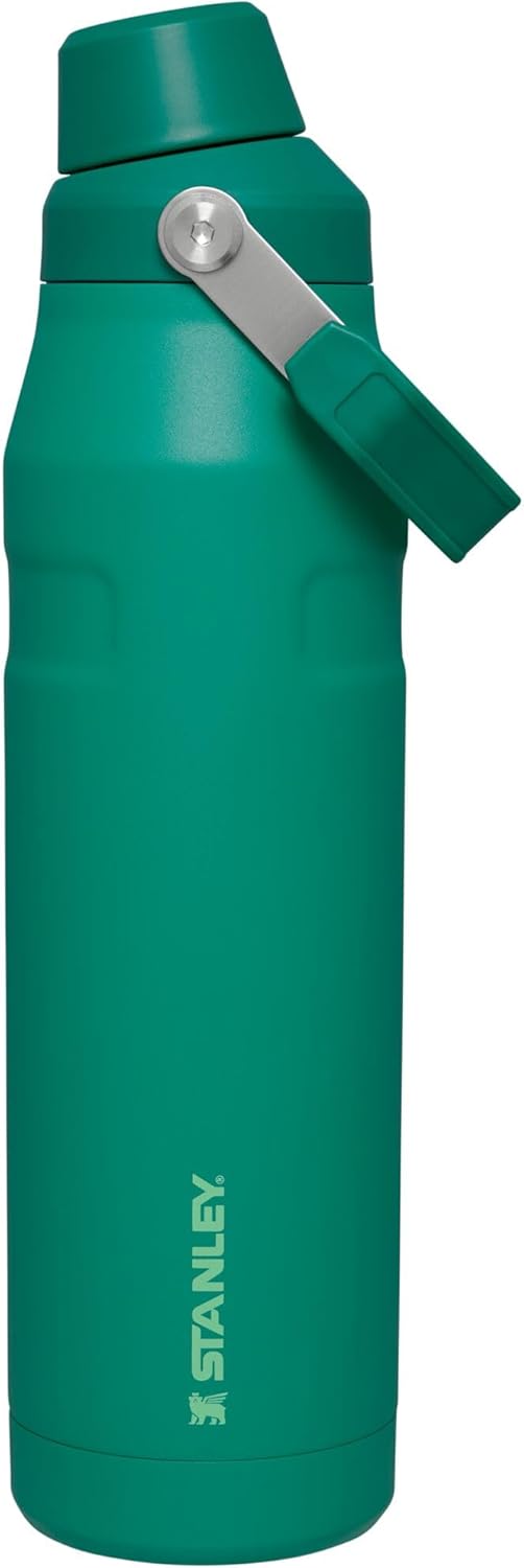 Stanley IceFlow – Botella de agua de flujo rápido de 16 a 50 onzas, tapa de boquilla en ángulo, ligera y a prueba de fugas para viajes y deportes,