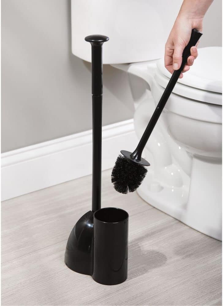mDesign Juego de 2 cepillos de inodoro de plástico 2 en 1 compactos e independientes, juego de basura, almacenamiento de baño en casa, accesorios de