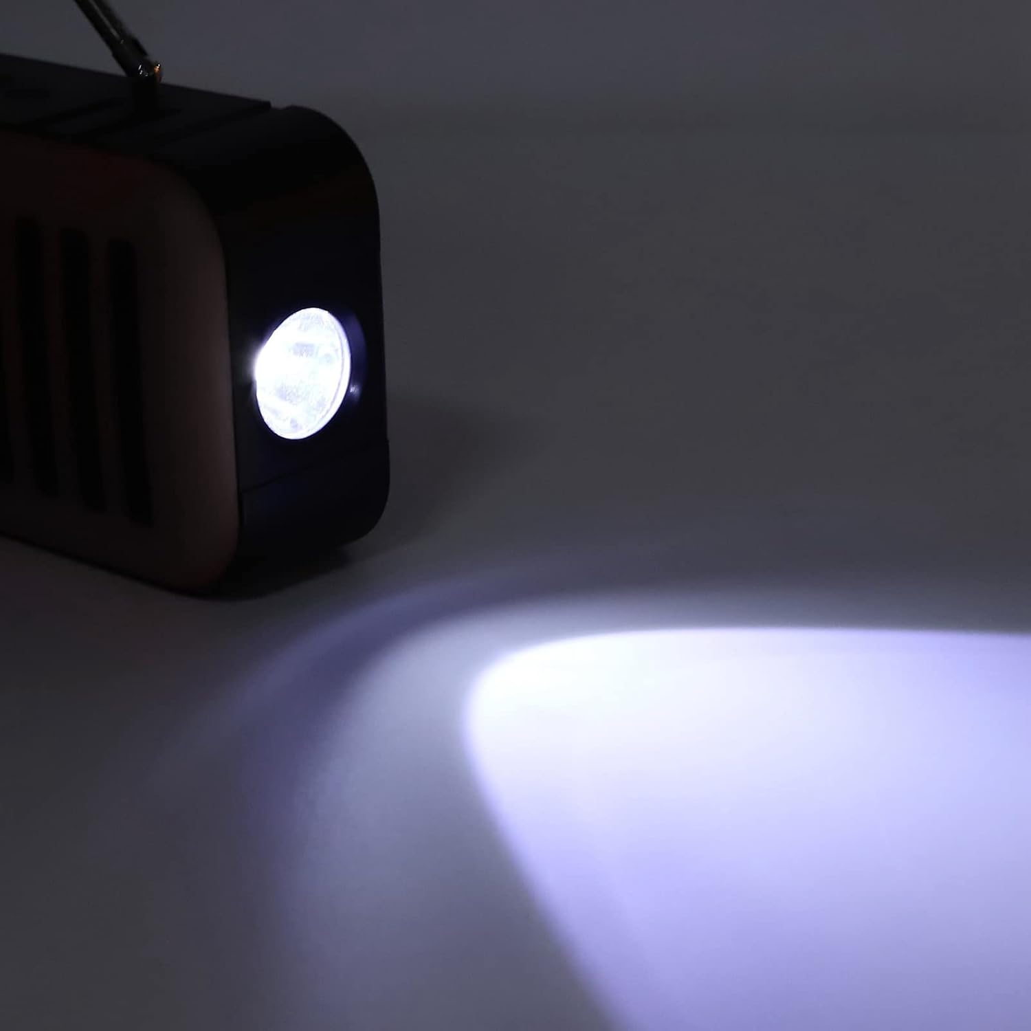 Yoidesu Altavoz inalámbrico, mini subwoofer portátil alimentado por energía solar, adopta chip de decodificación de audio, compatible con radio FM,