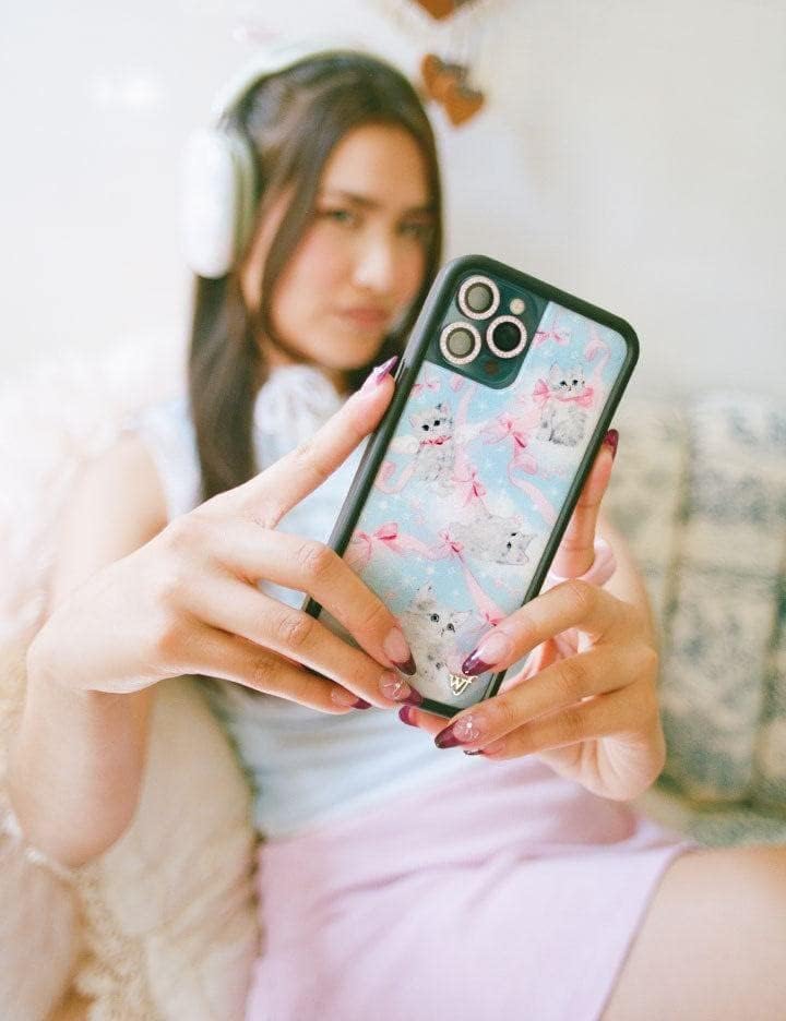 Wildflower Fundas – Funda para iPhone 14 Pro de gatito alrededor