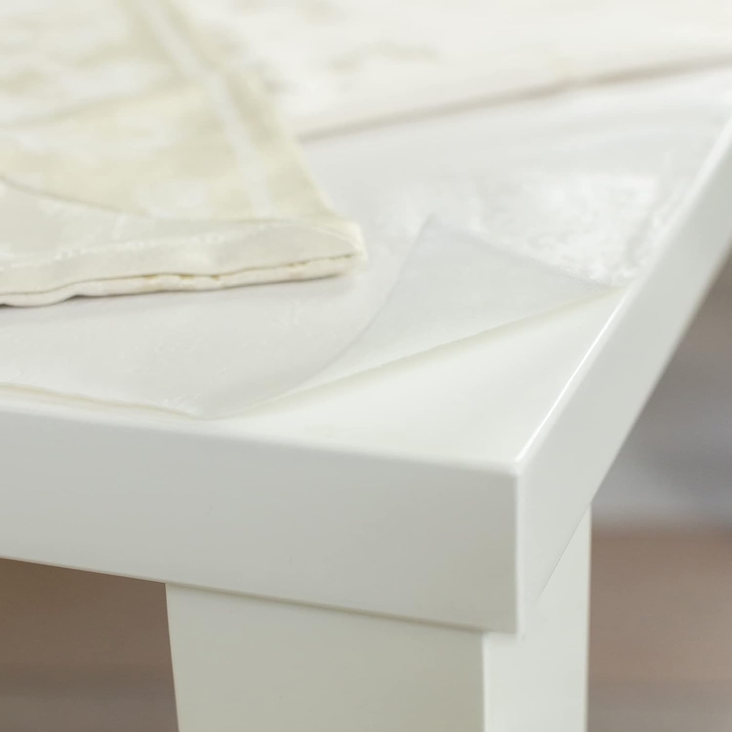 Benson Mills Almohadilla de mesa de vinilo resistente de lujo, protector de mesa de alta calidad, impermeable con respaldo de franela, diseño
