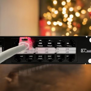 R.J. Enterprises -HDPP-48-C6A (48 puertos- en una U)-Sin perforación-10G, alta densidad, alimentación a través, panel de conexión para-Edge-Data R.J. Enterprises -HDPP-48-C6A (48 puertos- en una U)-Sin perforación-10G, alta densidad, alimentación a través, panel de conexión para-Edge-Data