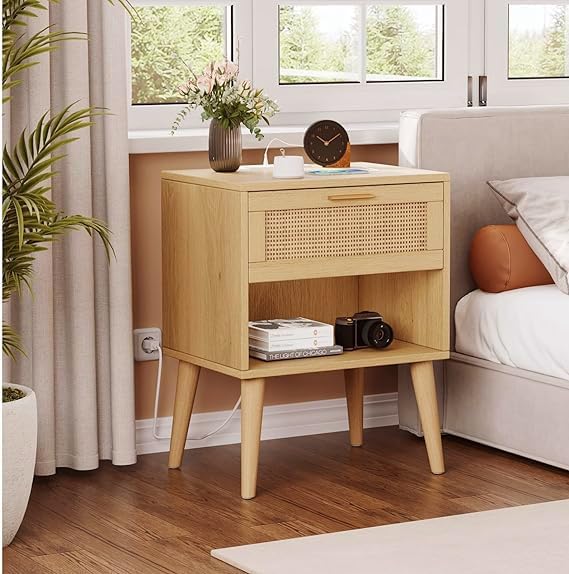 Irontar Juego de 2 mesitas de noche, mesas de noche con estación de carga y cajón de ratán, mesas auxiliares de cama de estilo bohemio con patas