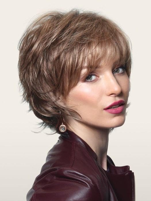 HAIRCUBE Peluca corta marrón mixta con fleco, pelucas de corte Pixie en capas para mujer, fibra sintética de memoria saludable, pelucas sin