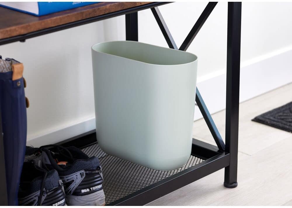 iDesign Cesta de basura ovalada delgada de plástico reciclado, The Cade Collection, 10.625 x 5.5 x 9.75 pulgadas, verde