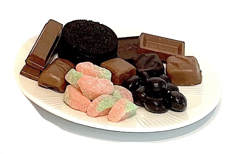 Cesta de regalo gourmet de calabaza de Halloween de 33 piezas de chocolates artesanales, galletas, crujidos y aperitivos. Hecho a mano y perfecto