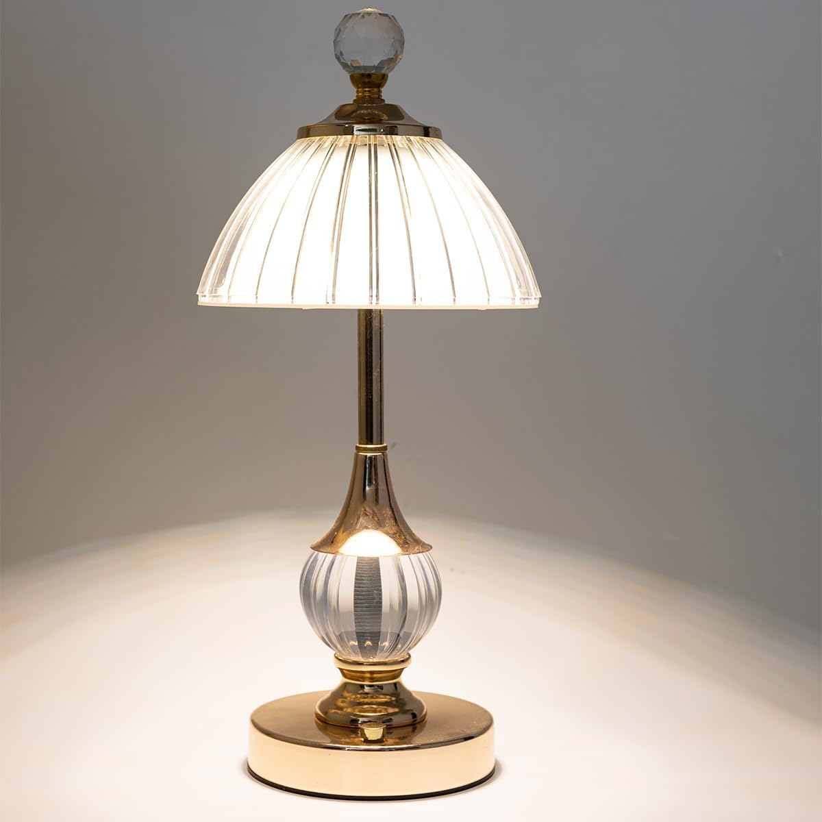 Lámpara de mesa inalámbrica, lámpara recargable con pilas, lámpara táctil LED regulable de 13 pulgadas de alto, lámparas portátiles de metal dorado
