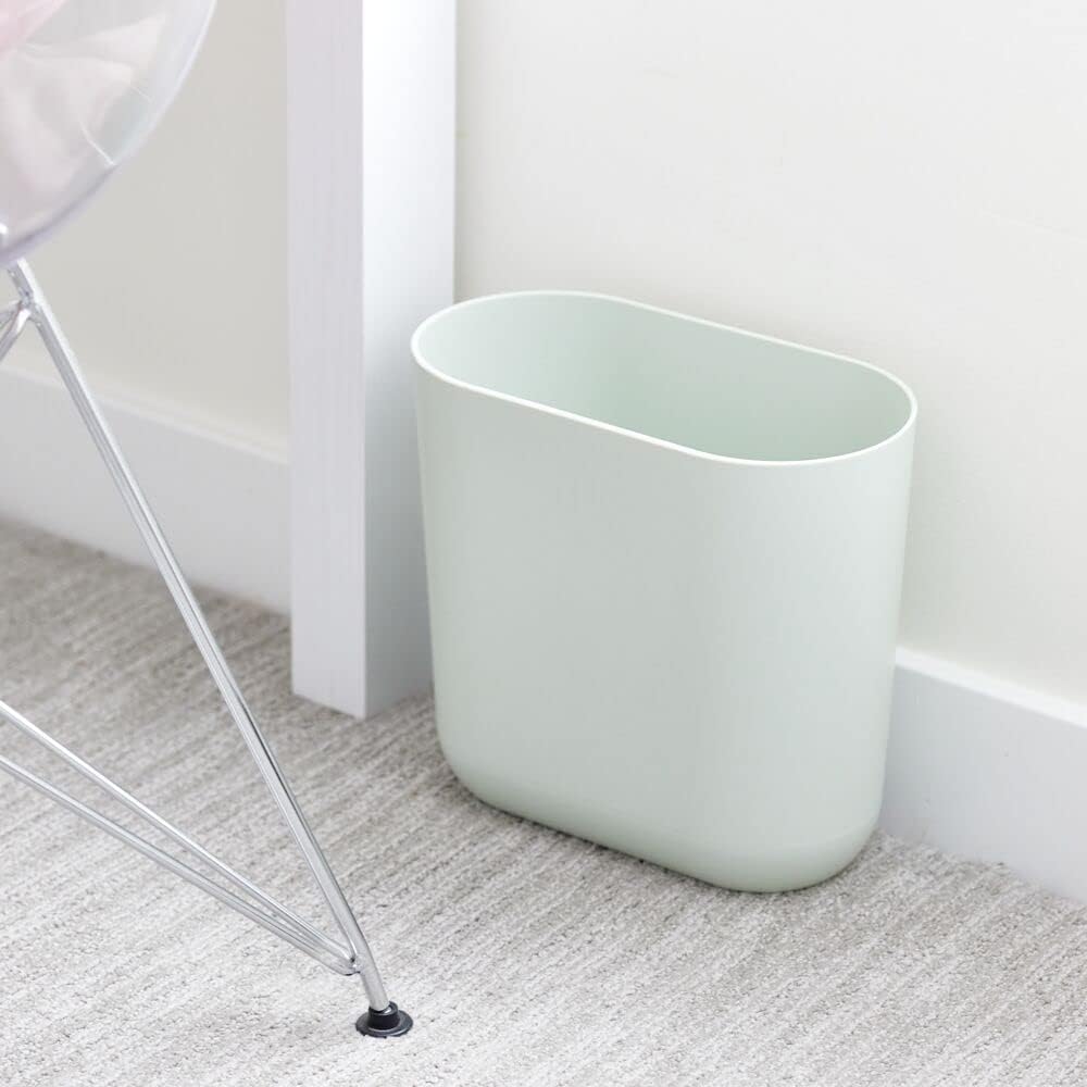 iDesign Cesta de basura ovalada delgada de plástico reciclado, The Cade Collection, 10.625 x 5.5 x 9.75 pulgadas, verde