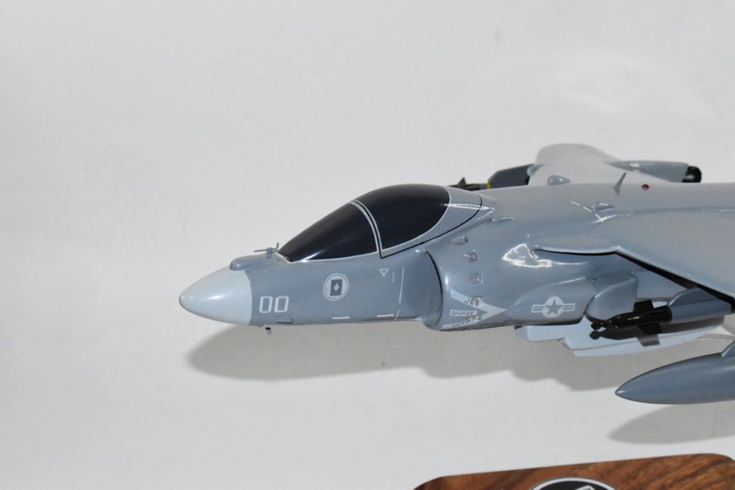Squadron Nostalgia LLC VMA-231 Ace of Spades 2019 AV-8B Harrier Modelo, Caoba, Escala 130, Marines