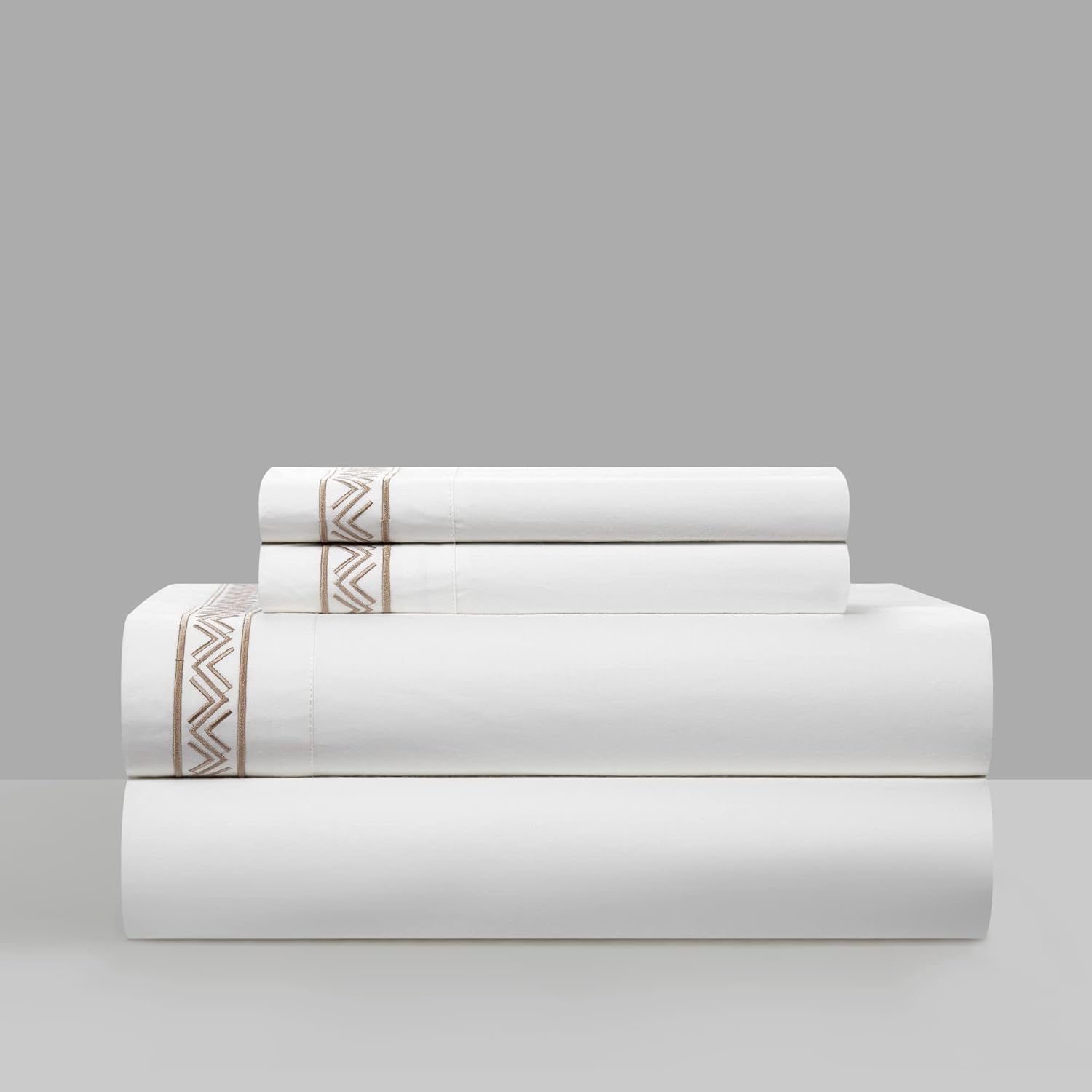 Chic Home Ella – Juego de funda de edredón de algodón de 7 piezas, color blanco liso, borde bordado de doble raya, detalles en zigzag de la