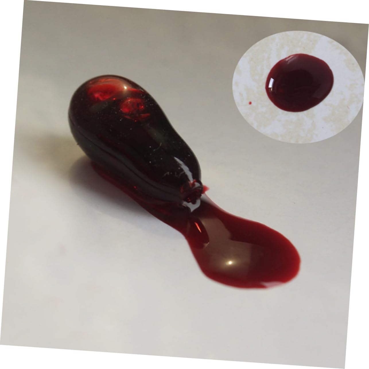 Toyvian 20 piezas de píldora de sangre para vómitos, juguetes de Halloween, accesorios de graduación, juguetes de maquillaje, cápsulas de sangre de