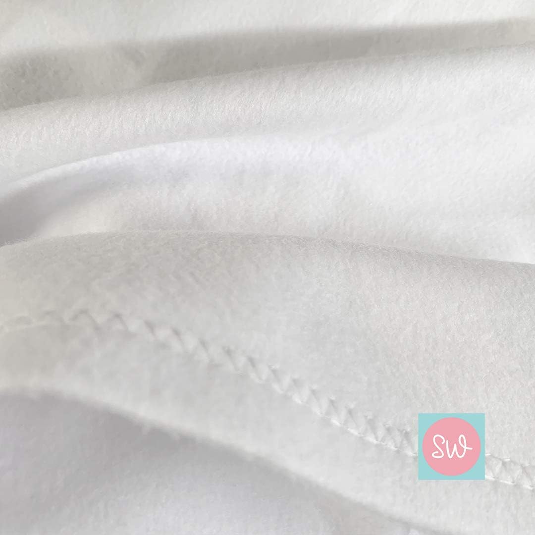 Manta de bebé personalizada moderna con estampado de cruz en blanco y negro, Blanco