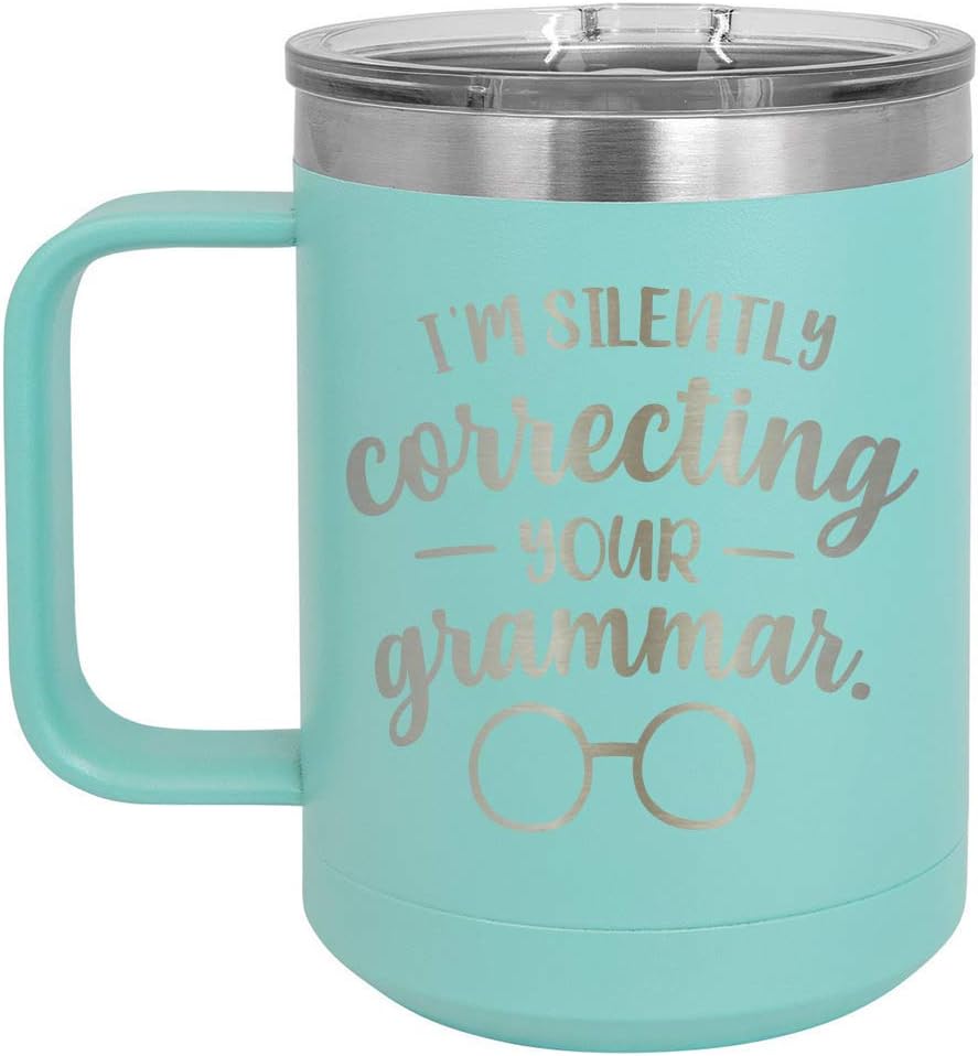 ONLYGIFTS.COM – Taza de café con tapa deslizante (15.3fl oz), diseño con texto en inglés “I’m SILENTLY CORRECTING YOUR GRAMMER”, Verde azulado