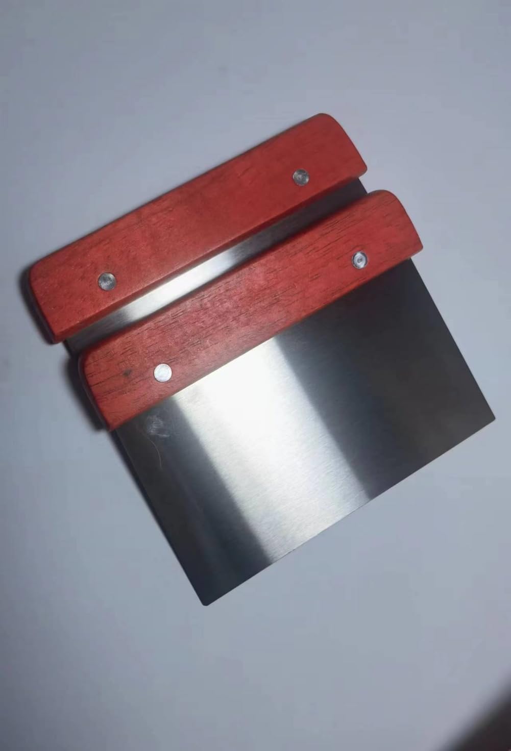 Cumuiu Cortador de banco de masa de 6 x 4 pulgadas, raspador de masa y cortador de acero inoxidable con mango de madera, paquete de 2 (2 unidades)